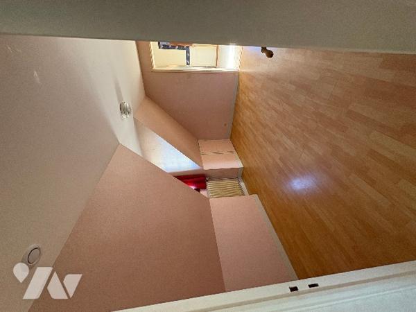 Quartier Tourlaville Place, sur terrain arboré, pavillon avec autonomie de plain pied, à rafraîchir.