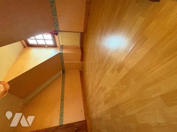 Quartier Tourlaville Place, sur terrain arboré, pavillon avec autonomie de plain pied, à rafraîchir.