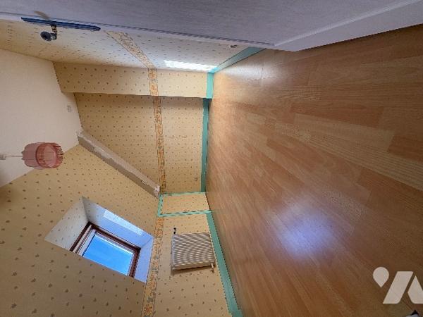 Quartier Tourlaville Place, sur terrain arboré, pavillon avec autonomie de plain pied, à rafraîchir.