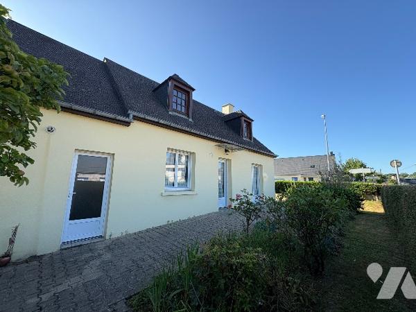 Quartier Tourlaville Place, sur terrain arboré, pavillon avec autonomie de plain pied, à rafraîchir.