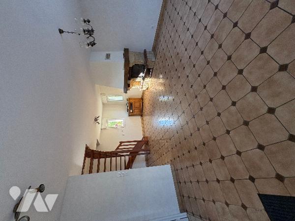 Quartier Tourlaville Place, sur terrain arboré, pavillon avec autonomie de plain pied, à rafraîchir.