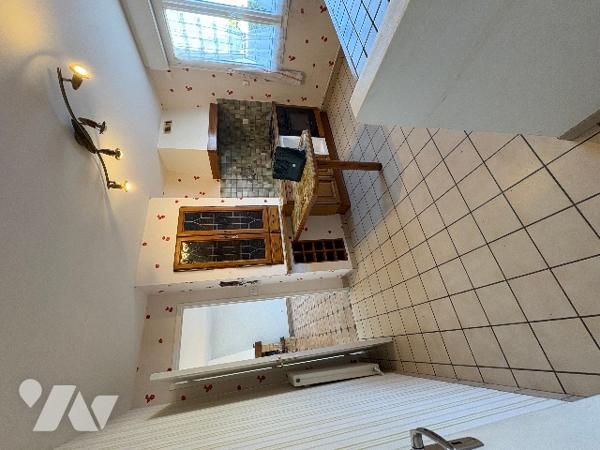 Quartier Tourlaville Place, sur terrain arboré, pavillon avec autonomie de plain pied, à rafraîchir.