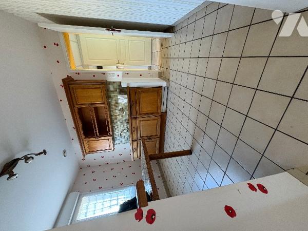 Quartier Tourlaville Place, sur terrain arboré, pavillon avec autonomie de plain pied, à rafraîchir.