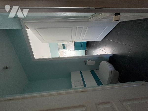 Quartier Tourlaville Place, sur terrain arboré, pavillon avec autonomie de plain pied, à rafraîchir.