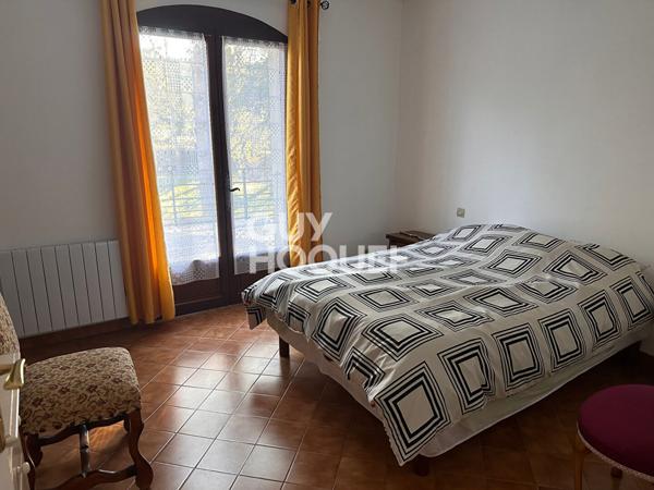 10 MN CARCASSONNE 6 chambres , jardin, piscine , garage.