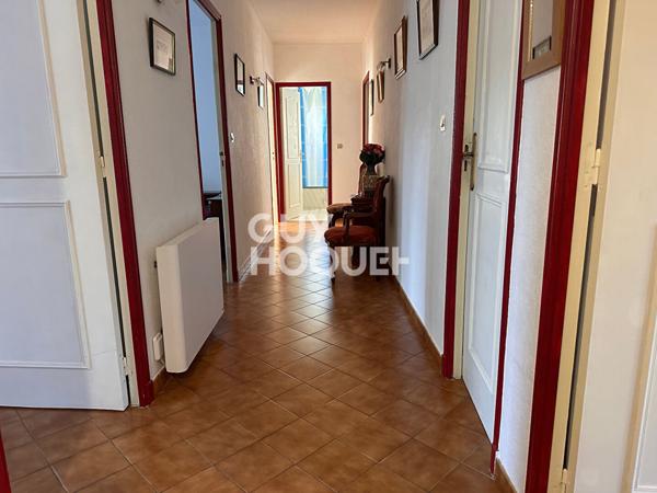 10 MN CARCASSONNE 6 chambres , jardin, piscine , garage.