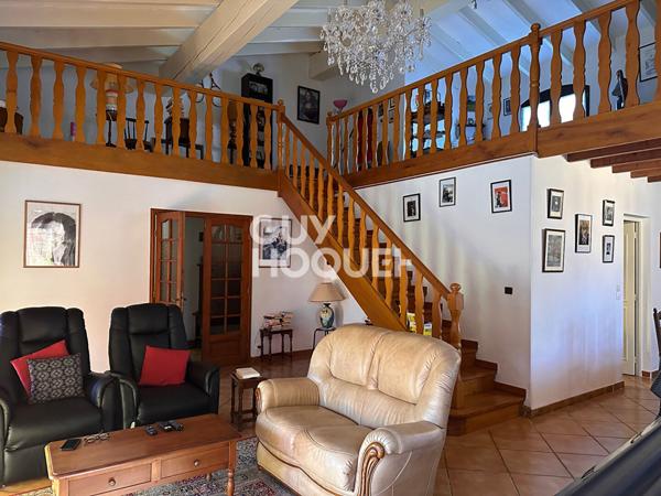 10 MN CARCASSONNE 6 chambres , jardin, piscine , garage.