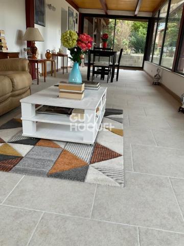 10 MN CARCASSONNE 6 chambres , jardin, piscine , garage.