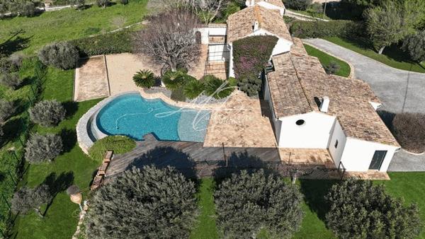 Le brusc (83140) Bastide de caractère au Brusc – Propriété confidentielle à quelques pas de la mer