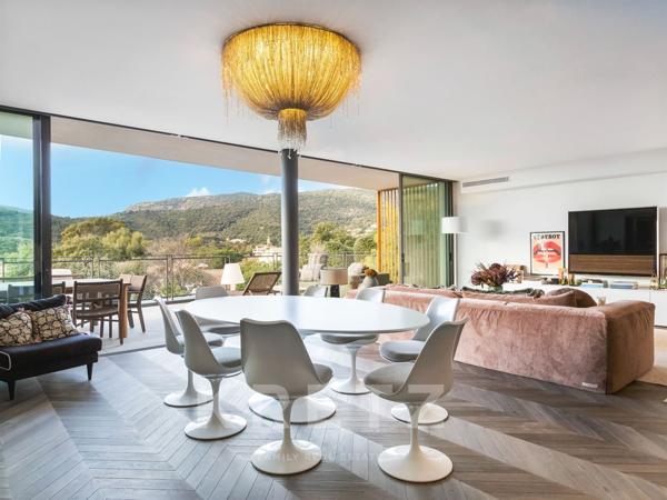 Penthouse vue mer et plage à pieds