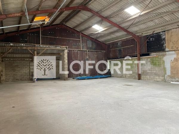 Location local commercial près de Fruges - 323 m² - 1 100 € / mois