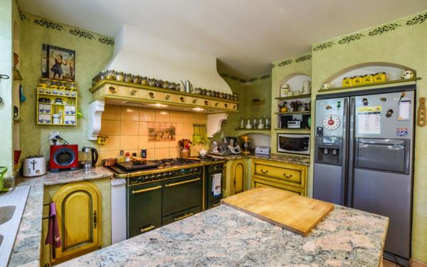 Maison à vendre    5 pièces •  Rochefort-du-Gard