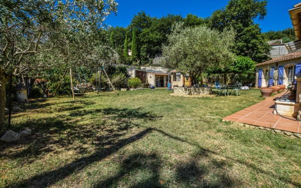 Maison à vendre    5 pièces •  Rochefort-du-Gard