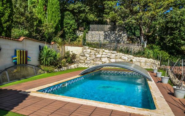 Maison à vendre    5 pièces •  Rochefort-du-Gard