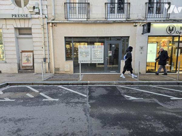  Vendre – Local Commercial Loué au Cœur de Sens