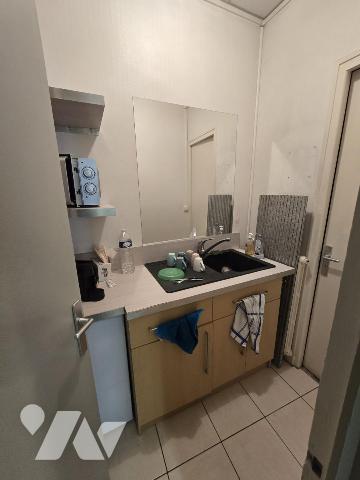  Vendre – Local Commercial Loué au Cœur de Sens