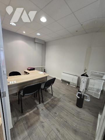  Vendre – Local Commercial Loué au Cœur de Sens