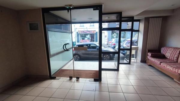 Vente                                                      Local commercial
                        
                     5 pièces                      174 m2                     à Beaumont-sur-Oise