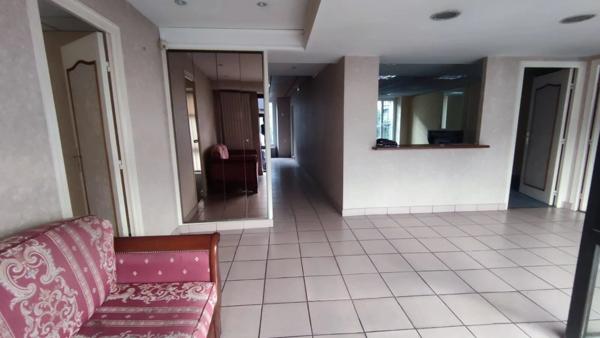 Vente                                                      Local commercial
                        
                     5 pièces                      174 m2                     à Beaumont-sur-Oise