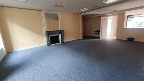 Vente                                                      Local commercial
                        
                     5 pièces                      174 m2                     à Beaumont-sur-Oise