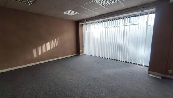 Vente                                                      Local commercial
                        
                     5 pièces                      174 m2                     à Beaumont-sur-Oise