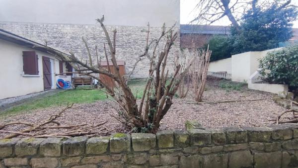 Vente                                                      Local commercial
                        
                     5 pièces                      174 m2                     à Beaumont-sur-Oise