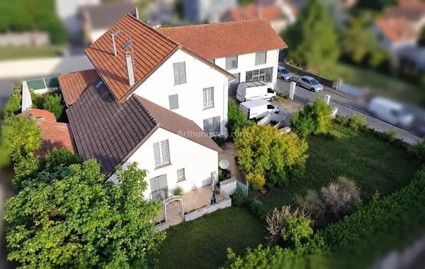 Vente                                                      Propriété
                        
                     7 pièces                      192 m2                     à Thorigny-sur-Marne
