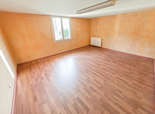 Vente                                                      Propriété
                        
                     7 pièces                      192 m2                     à Thorigny-sur-Marne