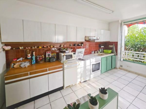 Vente                                                      Propriété
                        
                     7 pièces                      192 m2                     à Thorigny-sur-Marne