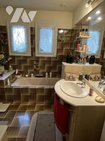 PAVILLON indépendant sur sous-sol.