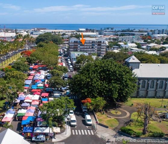 RARE - RESIDENCE DE BON STANDING CENTRE VILLE LE PORT APPARTEMENT T2+V RENOVE - IDEAL INVESTISSEMENT OU 1° ACHAT