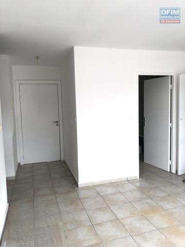 RARE - RESIDENCE DE BON STANDING CENTRE VILLE LE PORT APPARTEMENT T2+V RENOVE - IDEAL INVESTISSEMENT OU 1° ACHAT