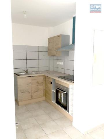 RARE - RESIDENCE DE BON STANDING CENTRE VILLE LE PORT APPARTEMENT T2+V RENOVE - IDEAL INVESTISSEMENT OU 1° ACHAT