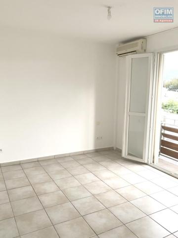 RARE - RESIDENCE DE BON STANDING CENTRE VILLE LE PORT APPARTEMENT T2+V RENOVE - IDEAL INVESTISSEMENT OU 1° ACHAT