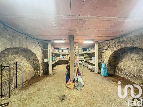 Maison traditionnelle 9 pièces de 208 m² à Saint-Sever (40500)