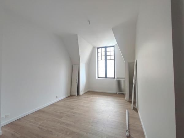 94120 - MAISON MEULIERE 173 M2 - 5 CHAMBRES - BEAU JARDIN DE 241 M2