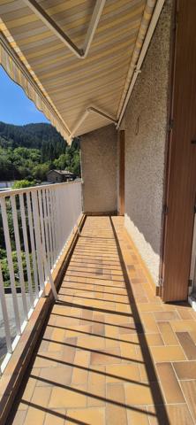 Grand appartement T5 lumineux de 90 m² avec balcon, garage et cave - Résidence calme au bord de la Dorne