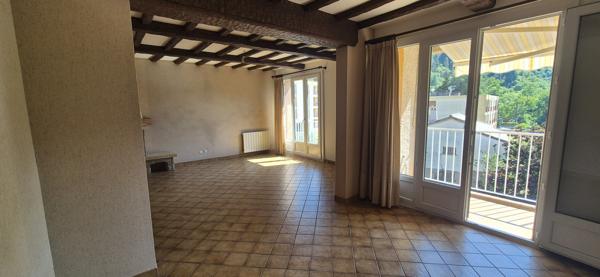 Grand appartement T5 lumineux de 90 m² avec balcon, garage et cave - Résidence calme au bord de la Dorne