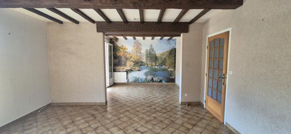 Grand appartement T5 lumineux de 90 m² avec balcon, garage et cave - Résidence calme au bord de la Dorne