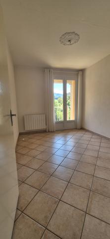 Grand appartement T5 lumineux de 90 m² avec balcon, garage et cave - Résidence calme au bord de la Dorne