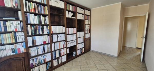 Grand appartement T5 lumineux de 90 m² avec balcon, garage et cave - Résidence calme au bord de la Dorne