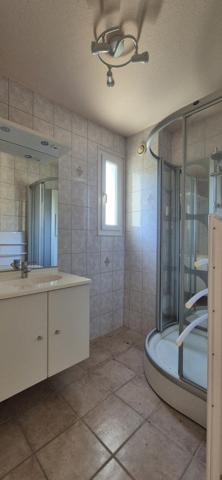 Grand appartement T5 lumineux de 90 m² avec balcon, garage et cave - Résidence calme au bord de la Dorne