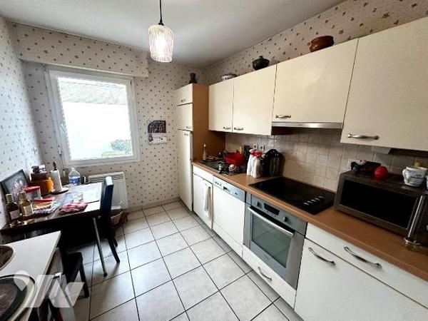 ROCABEY - Idéalement situé dans le quartier très prisé de Rocabey à Saint-Malo, à deux pas de l...