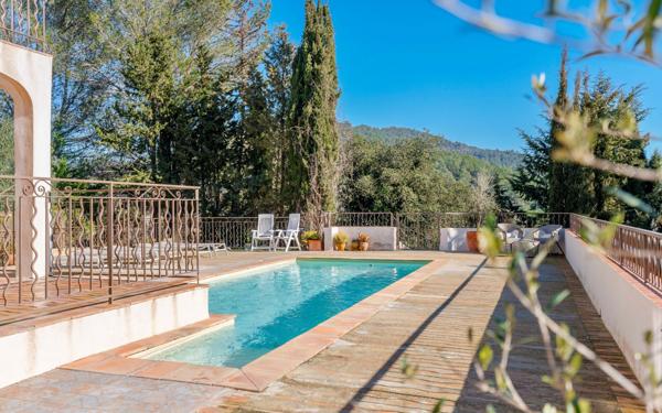 Maison à vendre    6 pièces •  La Crau