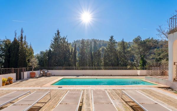 Maison à vendre    6 pièces •  La Crau