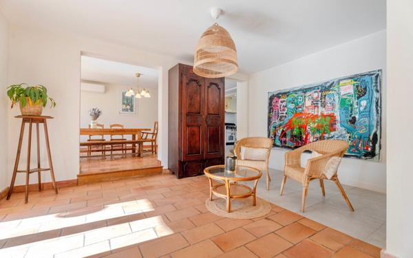 Maison à vendre    6 pièces •  La Crau