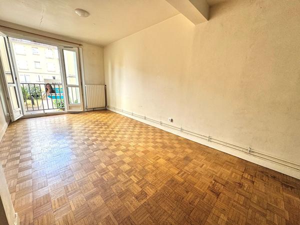 Appartement 3 pièces de 70 m² avec cave et grenier en centre-ville d'Etampes