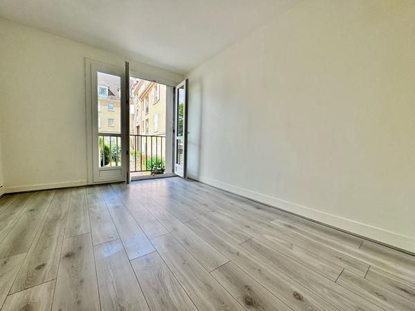 Appartement 3 pièces de 70 m² avec cave et grenier en centre-ville d'Etampes