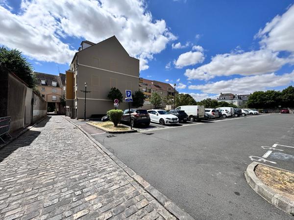 Appartement 3 pièces de 70 m² avec cave et grenier en centre-ville d'Etampes