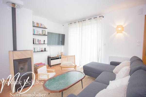 Superbe maison contemporaine de plain-pied avec garage et jardin